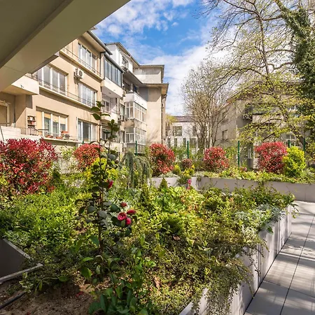 Апартаменти Paris Garden Boutique Варна